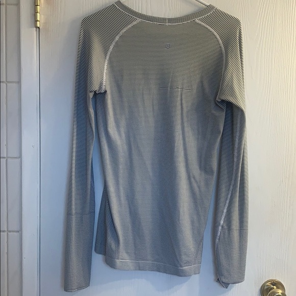 Lulu lemon size 8 long sleeve - Picture 3 of 5